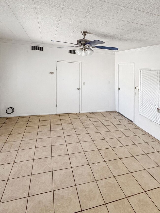 Building Photo - 1207 E Scharbauer St