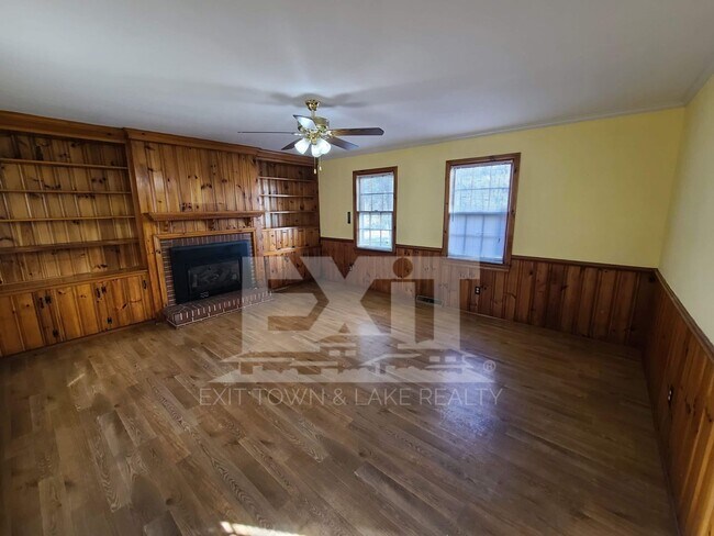 Foto del edificio - Spacious and charming home with 3 bedrooms...