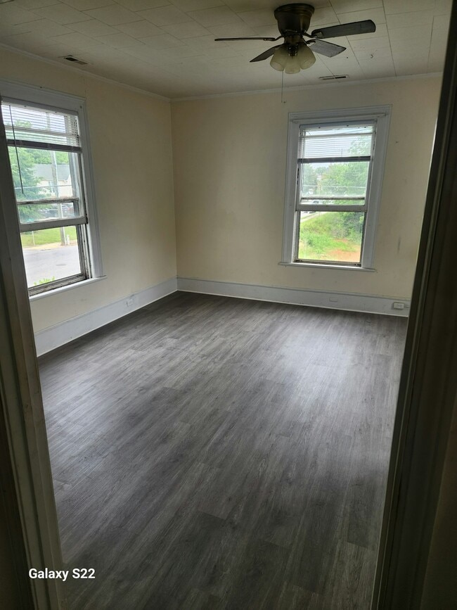 Building Photo - 302 Dahl St