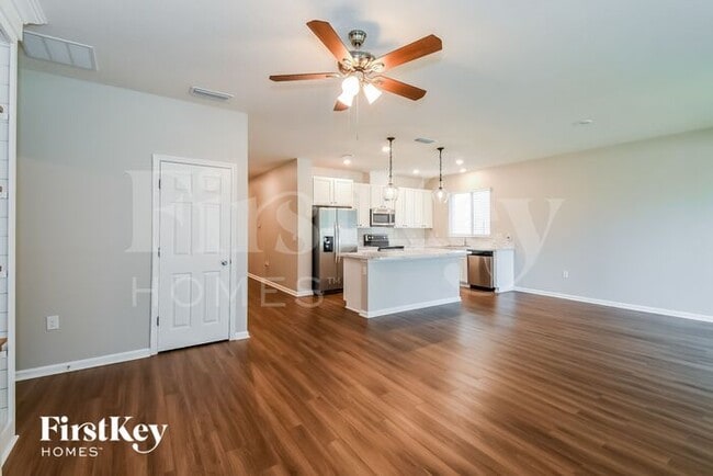 Building Photo - 205 Orient Dr