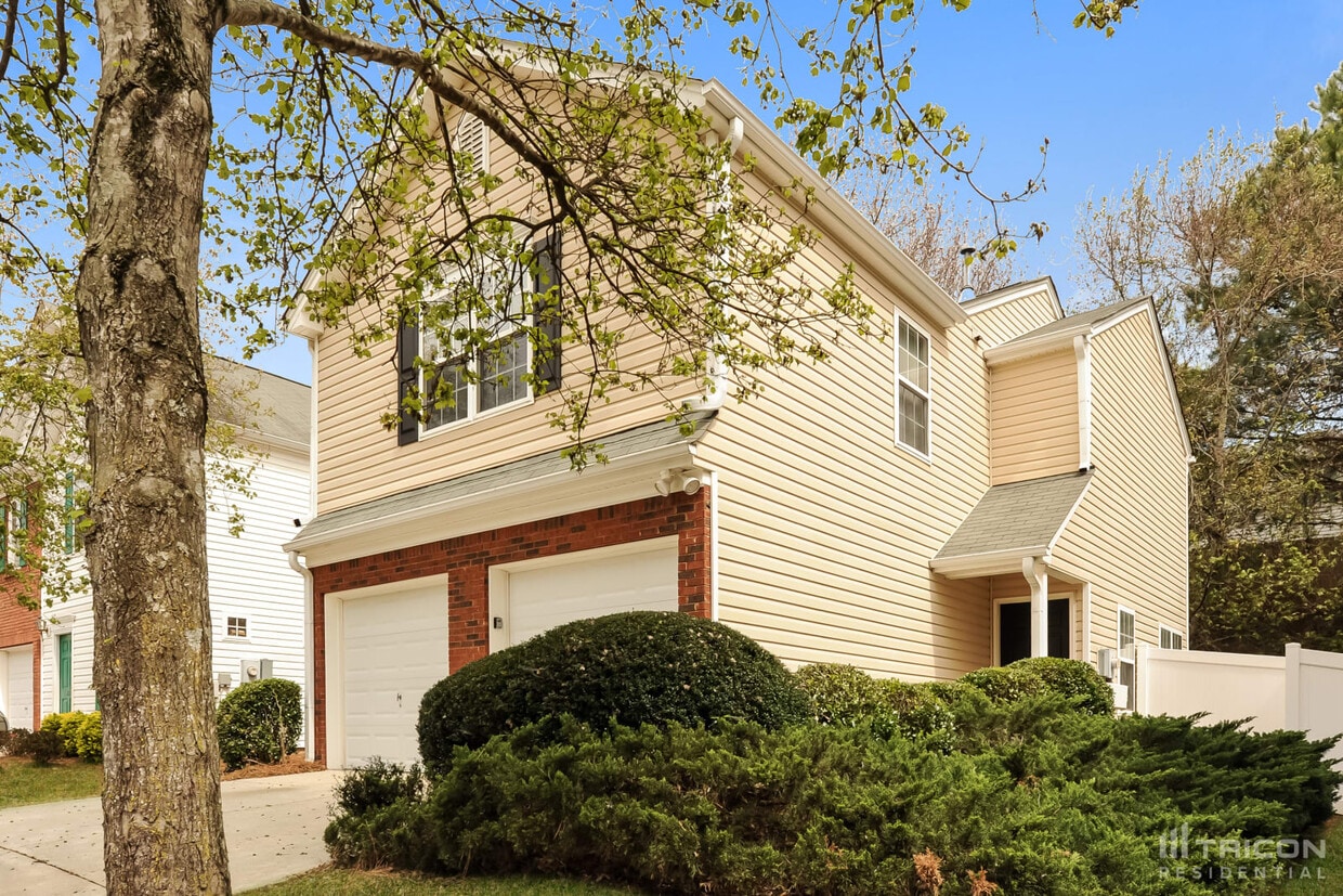 Primary Photo - 220 Osmanthus Way