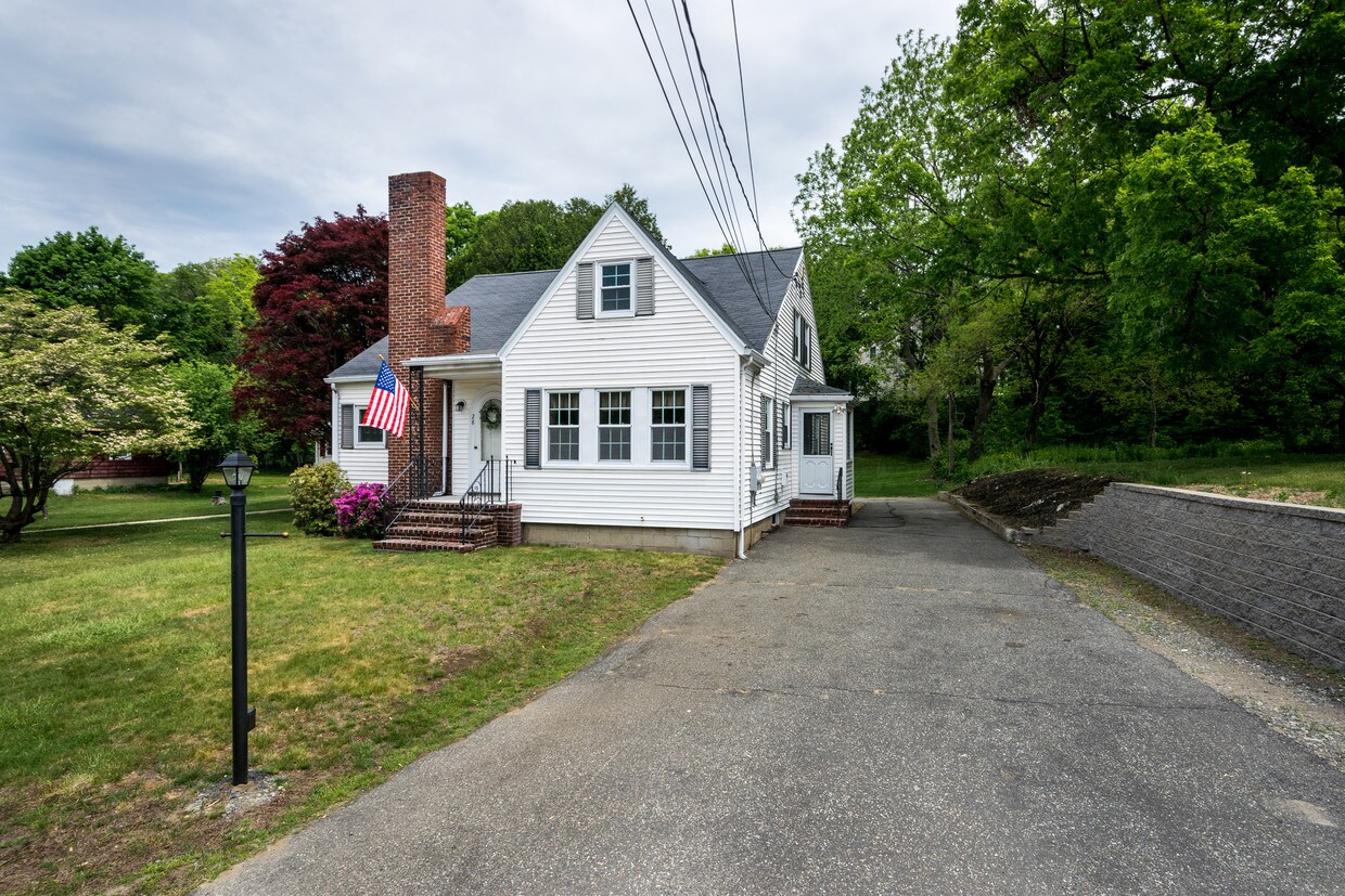 28 Houghton St, Woburn, MA 01801 Apartments in Woburn, MA