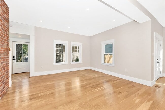 Building Photo - 140 Rindge Ave