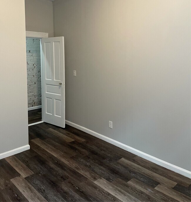 Foto del edificio - 2127 Chippewa St