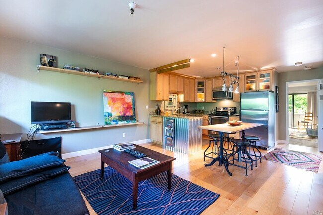 Foto del edificio - 720 Petaluma Blvd S