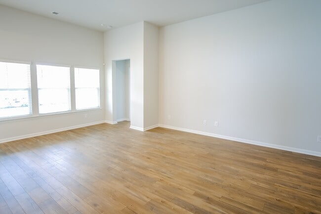 Building Photo - 2705 Monaca Dr