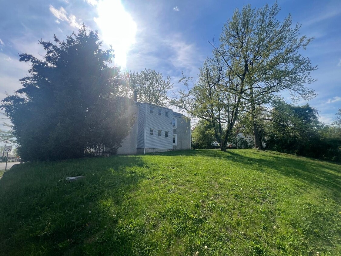 Foto del edificio - 5031 Woodbridge Ave