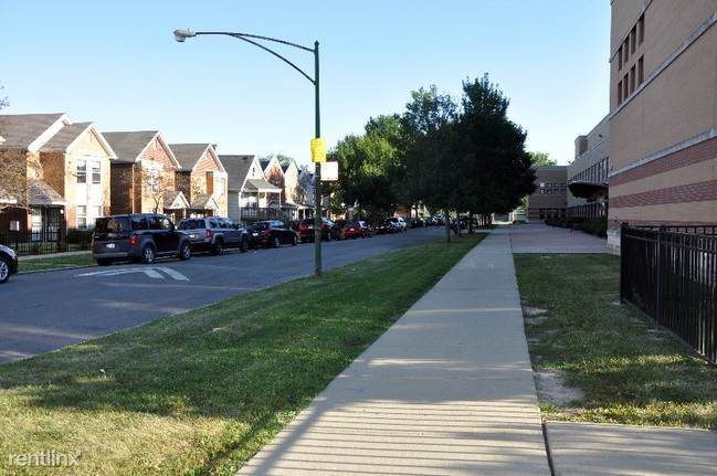 Foto del edificio - 2 br, 1 bath Apartment - 8344 S Mackinaw Ave