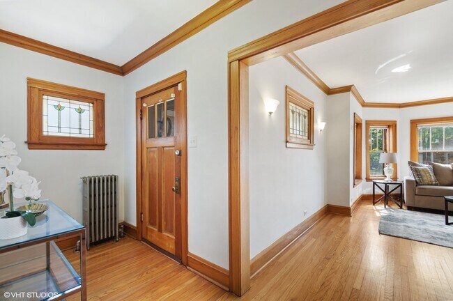 Foto del edificio - 6017 N Austin Ave