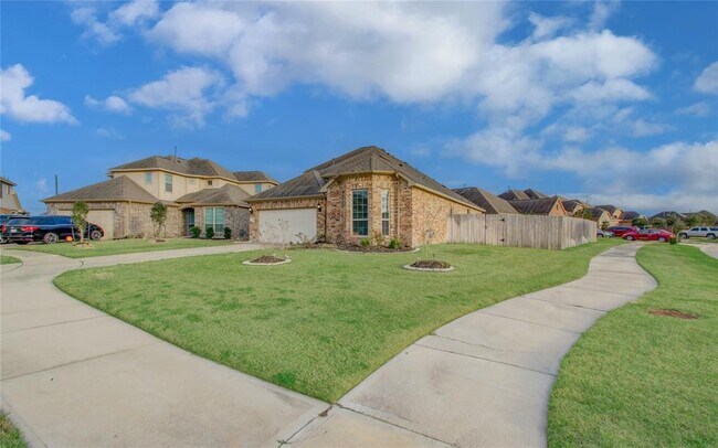Building Photo - 3511 Christopher Dr