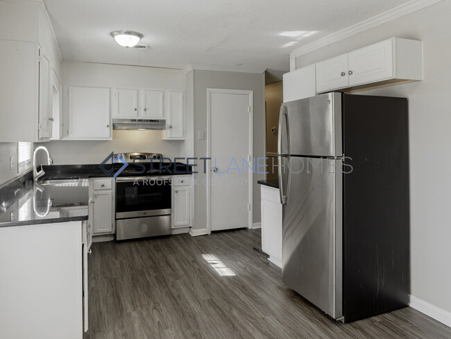 Building Photo - NOW OFFERING $250 OFF FIRST FULL MONTH IF ...