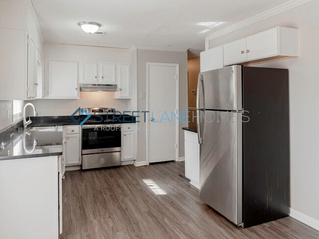 Foto del edificio - NOW OFFERING $250 OFF FIRST FULL MONTH IF ...