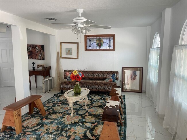 Foto del edificio - 9125 Markland Ln