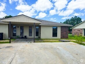 Building Photo - 4104 N Market Ave