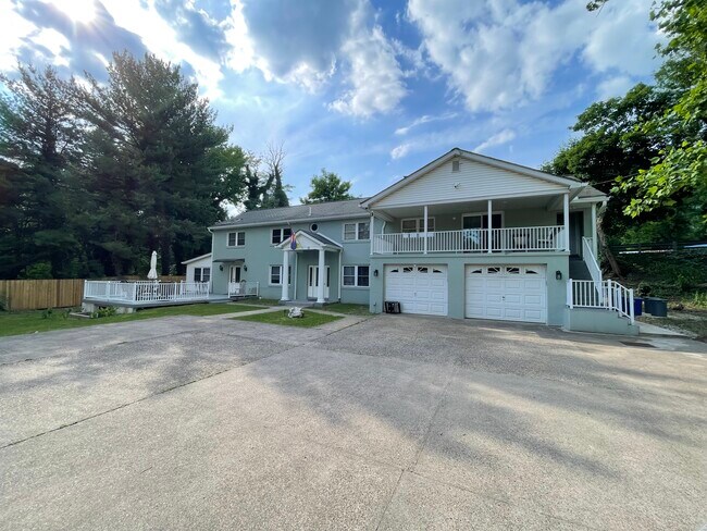 Building Photo - 15 E Trenton Ave