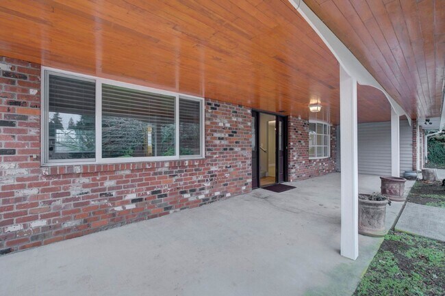 Building Photo - 4Bd/2.25Ba Bellevue House