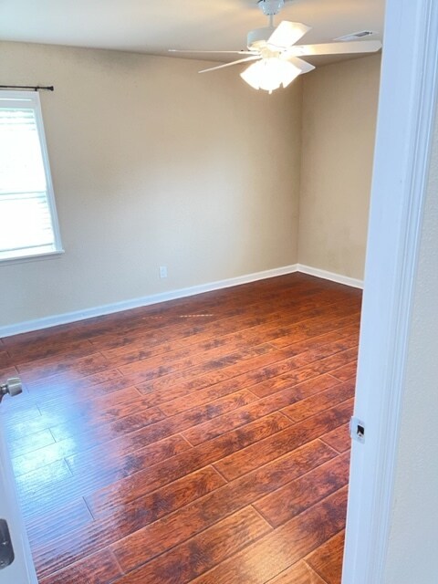 Building Photo - 208 Robert E Lee St