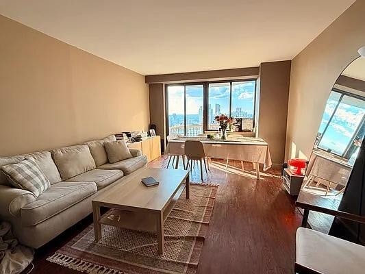 Foto principal - 45 E 25th St