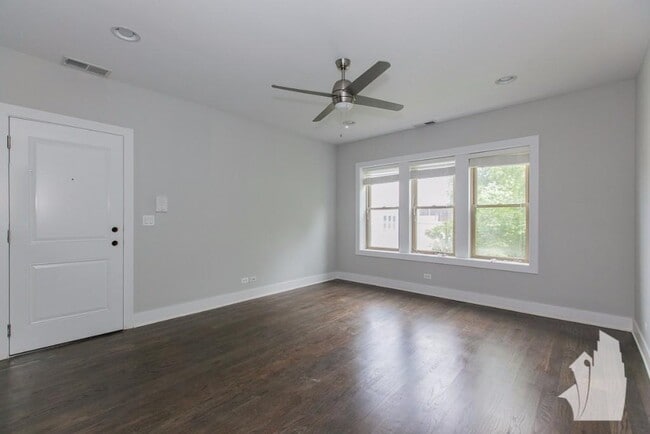 Building Photo - 3919 N Janssen Ave
