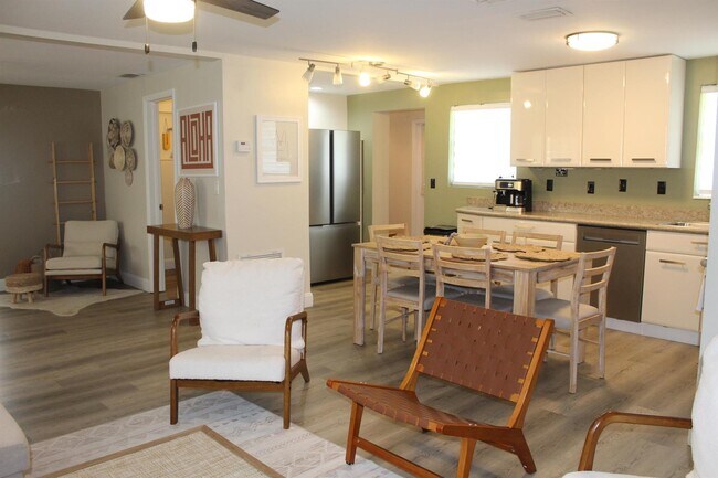 Foto del edificio - 5893 Williamson Rd