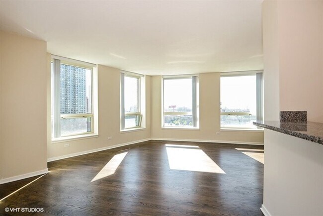 Foto del edificio - 600 N Kingsbury St