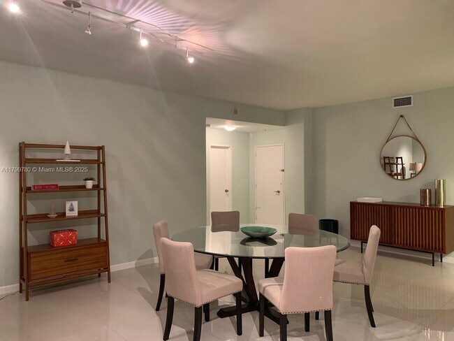 Building Photo - 4925 Collins Ave