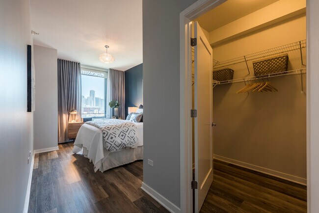 Foto del edificio - 676 N Kingsbury St
