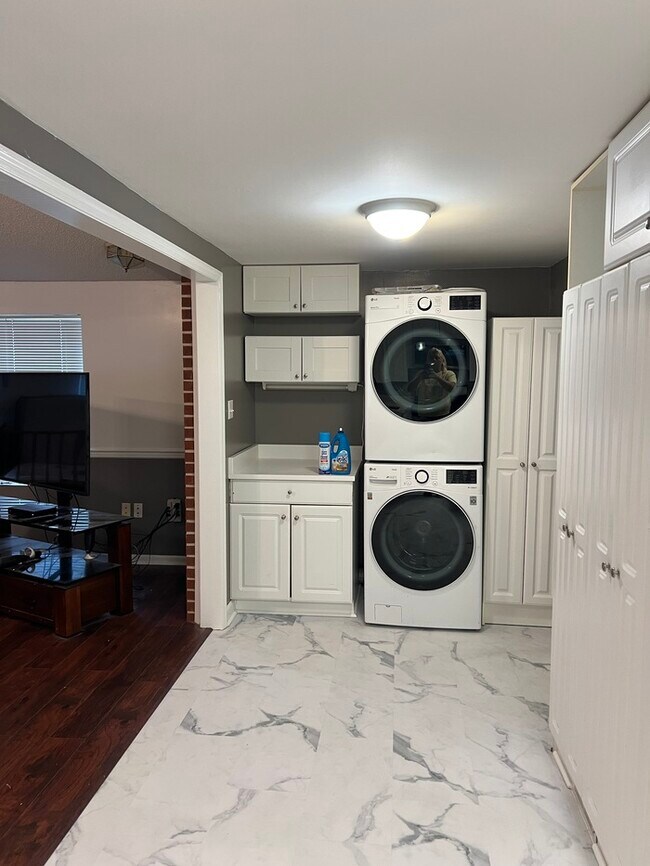 Foto del edificio - 217 Peony Ln