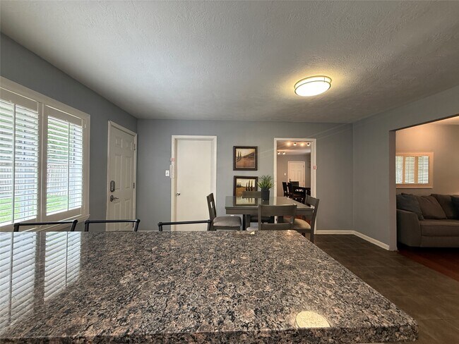 Foto del edificio - 3411 Linkwood Dr