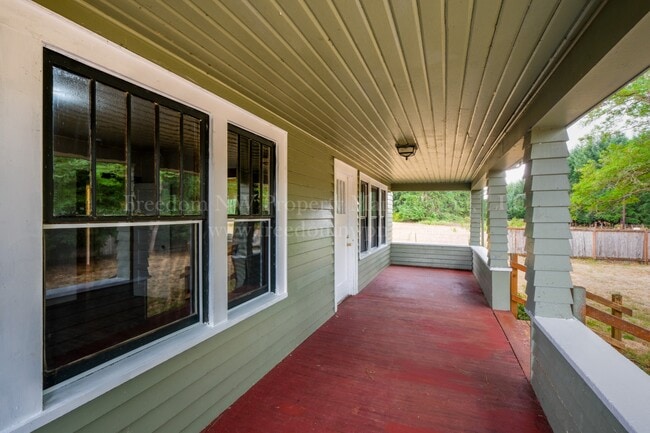 Foto del edificio - 6045 Skookumchuck Rd SE