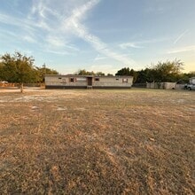 Building Photo - 400 Phillip Ln