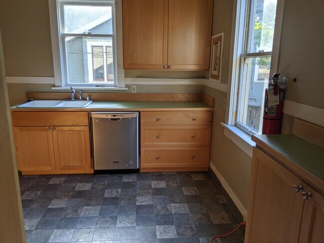 Foto del edificio - 1055 E Isaacs Ave