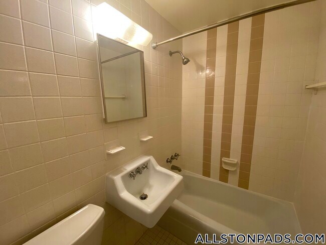 Foto del edificio - 64 Brighton Ave