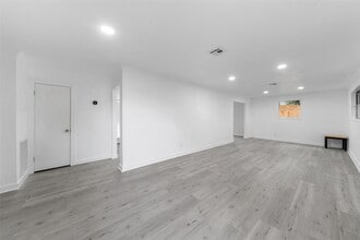 Building Photo - 1911 Ave O