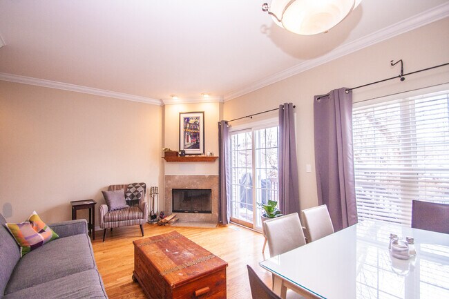 Foto del edificio - 3821 N Milwaukee Ave