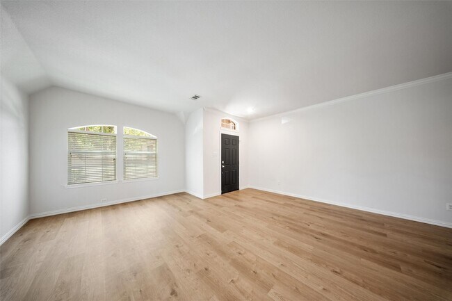 Foto del edificio - 6000 Meadowglen Dr