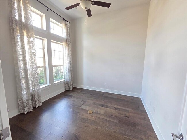 Foto del edificio - 4915 Bruco Ln