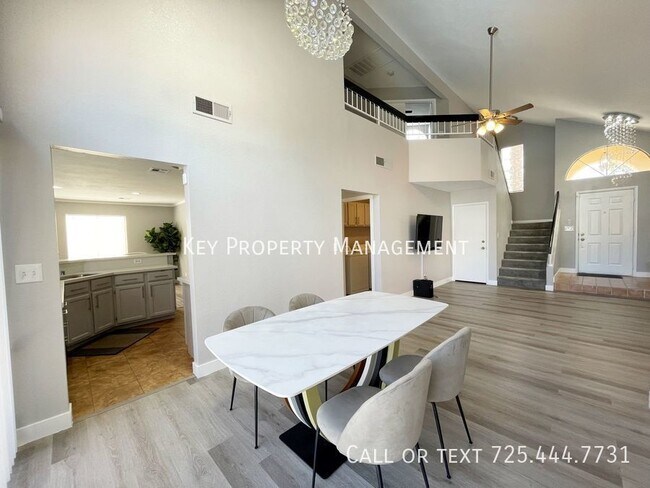 Foto del edificio - MODERN FURNISHED 5 BEDROOM, 3 BATH HOME IN...