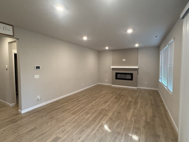 Foto del edificio - 15372 200th Ave E