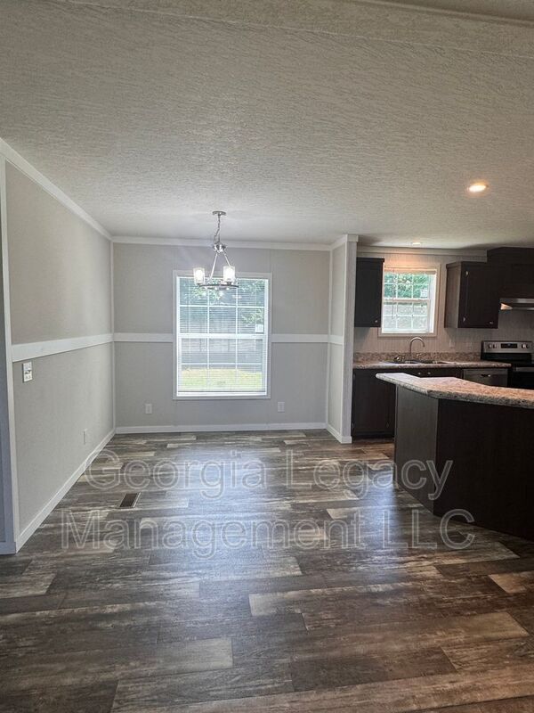 Building Photo - 552 Sewell Mill Rd