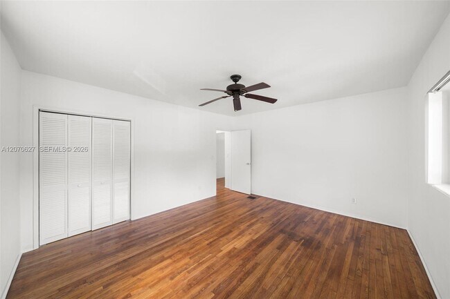 Foto del edificio - 5730 SW 42nd Terrace