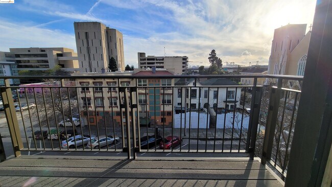 Foto del edificio - 585 9th St
