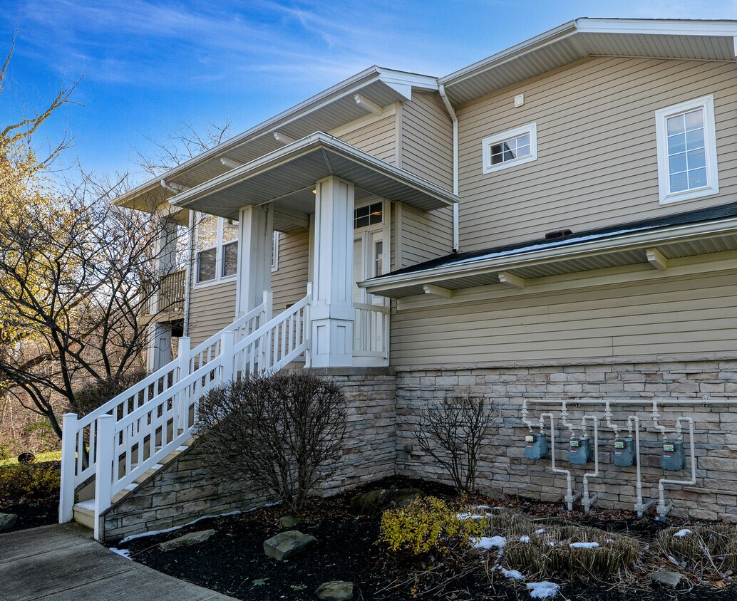 5805 Crescent Ridge Dr, Seven Hills, OH 44131 Townhome Rentals in Seven Hills OH