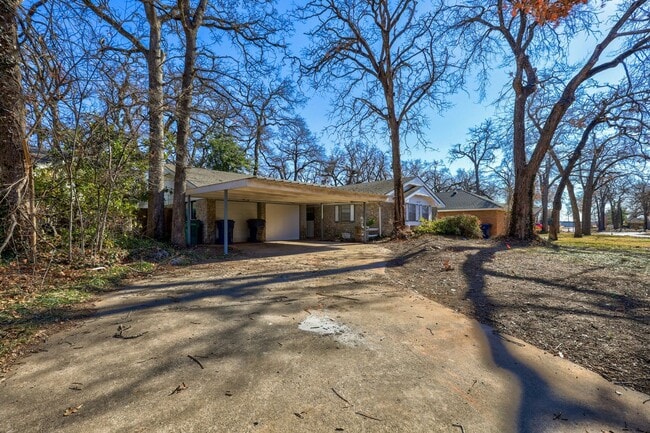 Building Photo - 612 N Sweetgum Ave