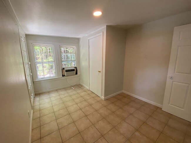 Building Photo - UT PRE-LEASE: Spacious, Updated  North Cam...