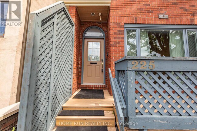 Photo du bâtiment - 225 Echo Dr