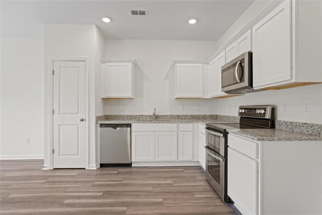 Building Photo - 541 Magnolia Cir