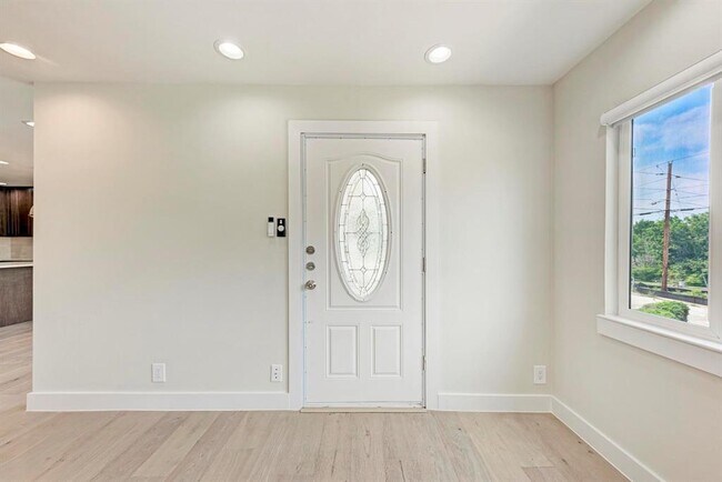 Building Photo - 6301 Forest Hills Dr