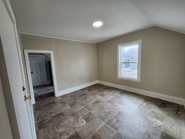 Foto del edificio - Move In Ready with ALL Utilities Included