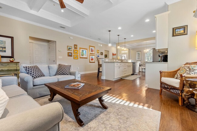 Building Photo - 22 Fullerwood Dr